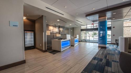 Dripping Springs Hotel | Holiday Inn Express & Suites - Dripping Springs - Austin Area by IHG