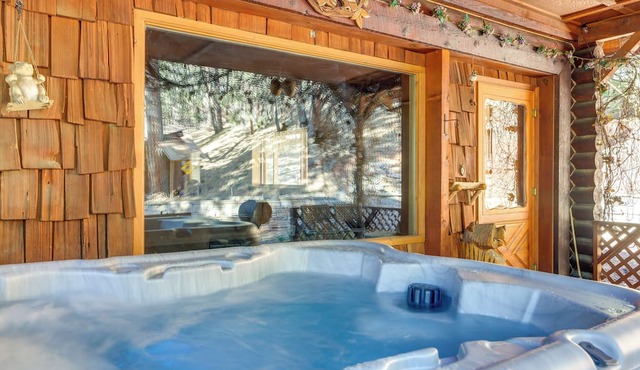 Bayfield Cabin w/Game Room & Private Hot Tub!