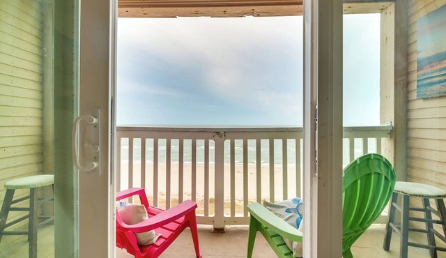 Beachfront Corpus Christi Condo w/Pool Access!