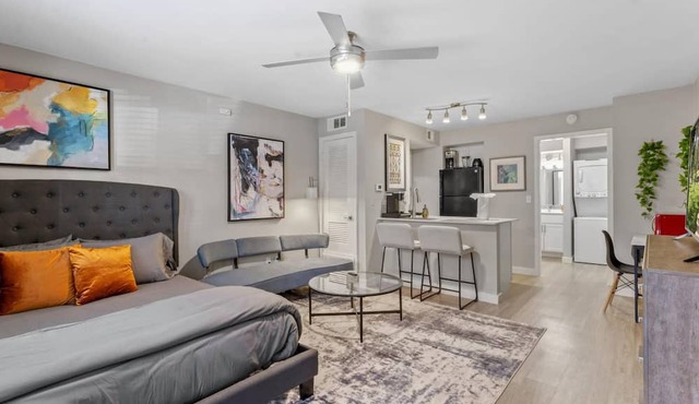 Quaint Studio Close to Downtown and Domain
