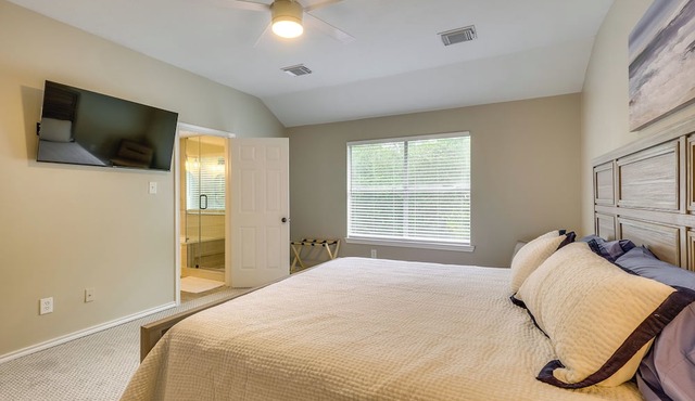 Modern Woodlands Townhome w/Spacious Yard & Patio
