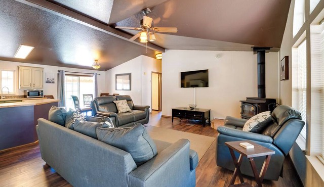 Lovely Ruidoso Cabin w/Deck - 14 Mi to Ski Apache