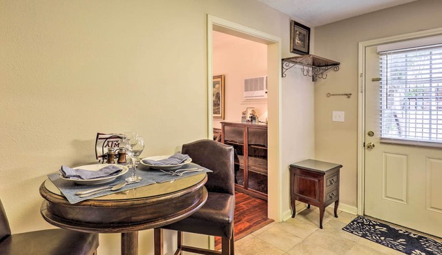< 1 Mi to Kyle Field: Cozy Studio w/Outdoor Space