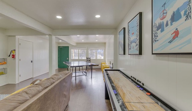 Walkable Location! Mtn-view Condo in Red River