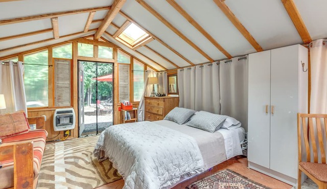 Cozy Santa Fe Getaway - Near Creek & Casinos