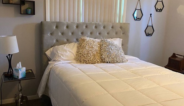 Cozy 2/1 Across from Caney Boat Ramp RV/Boat Parking
