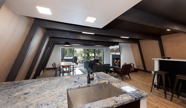 Great Outdoor Space/Views/Hot Tub/Pet Friendly/Across from Purgatory