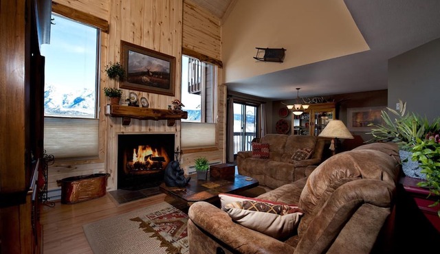 Awesome Views - Heated Pool - Free Ski Shuttle