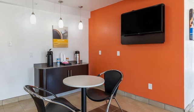 Studio 6 Bryan, TX - University Area