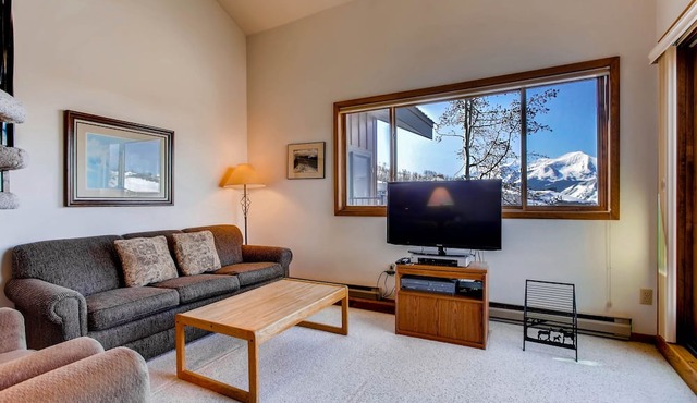 2 Br Buttes - Breathtaking Views Of Mountain Range 2 Bedroom Condo - No Cleaning Fee! by RedAwning