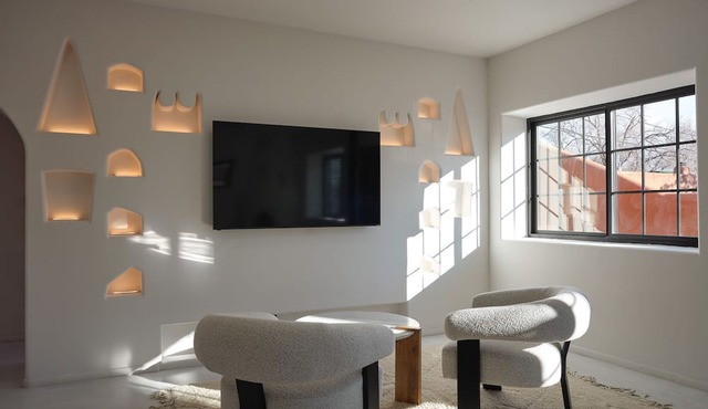 The Nicho House: 4BD Ultra-Modern Adobe: Walk to Plaza