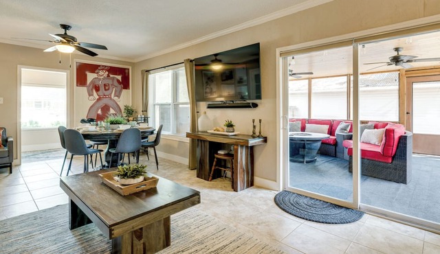 Hot Tub + Outdoor Kitchen: Stylish Home in Bryan