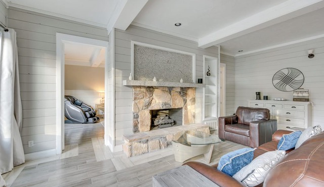 Game Room, Trails! 30-acre Lakefront Streetman Gem