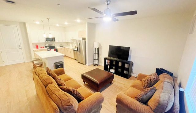 1br/1bath - Corner Luxury Apartment. 7 min from Balloon Fiesta Park. Views! n