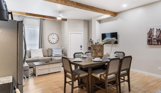 Luxury Family Friendly Home 6 Queen Beds