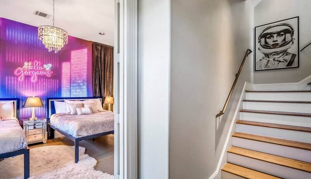 Luxury Downtown Home w Rooftop Deck in the Skyline