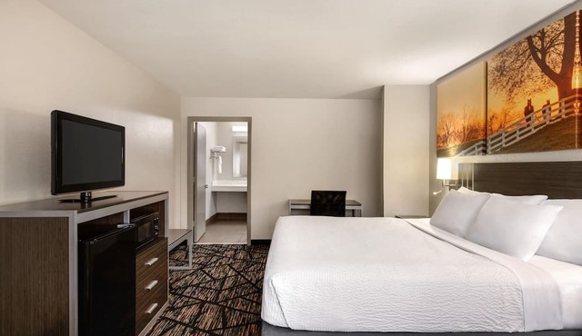 Days Inn by Wyndham San Antonio Near Fiesta Park