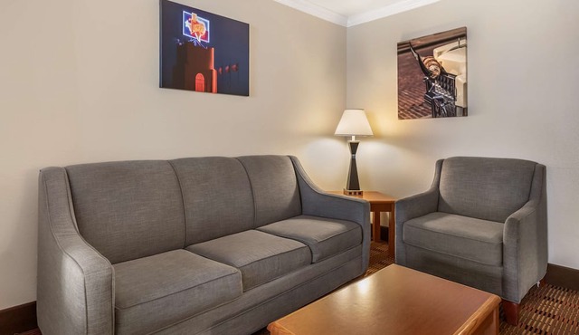 Best Western Club House Inn & Suites