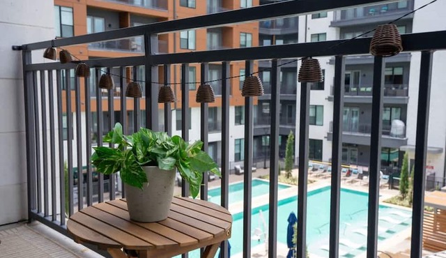 12min DT 6min Domain Studio-pool Free Parking