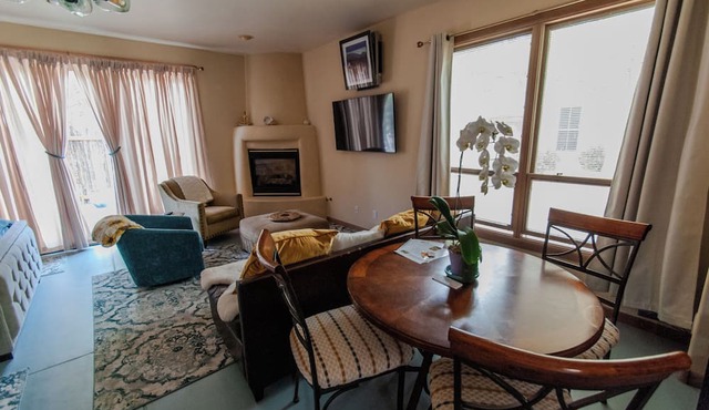 North Sunflower Casita @ SantuaRio Grande - Cozy Casita+Fireplace+Private Patio