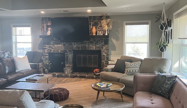 Sunset Farm in Aggieland - Country Life 15 miles from Kyle Field - up to 14 ppl