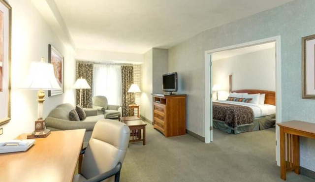Studio | Free Breakfast + Outdoor Pool and Hot Tub