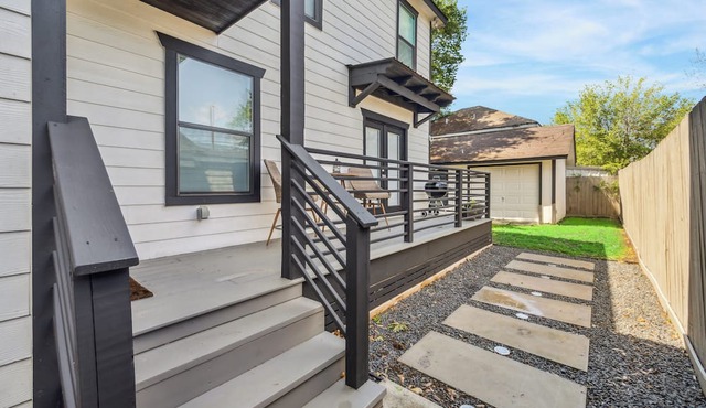Luxury Boho Heights Retreat- Spacious 4 Bedroom, 4 1/2 Bath Bungalow
