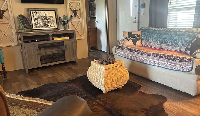 King Bed, Pet Friendly, BBQ Pit, Fire Pit, Full Kitchen, Smart TV’s