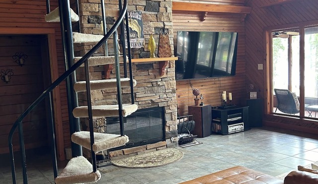 Lakefront cypress cabin in Florien
