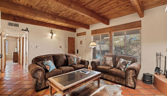 Fort Marcy 17 | Walk to Plaza | Fireplace | Kitchen | Hot Tub | Pool | End Unit | Single Level