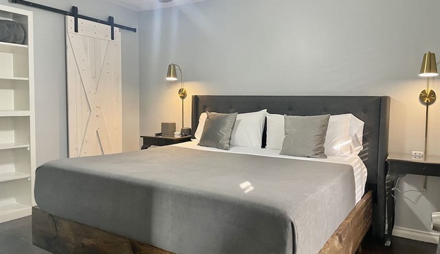 Heart of Henderson - Modern with Comfy King Bed
