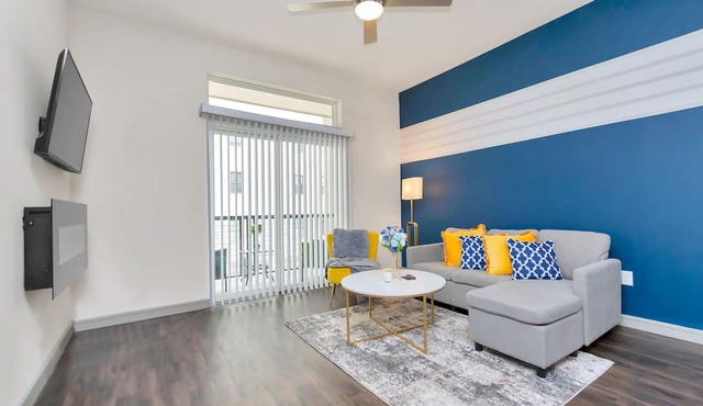 Downtown Retreat Near Attractions W Free Parking