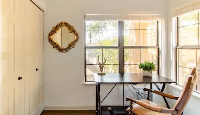 2-Bedroom Condo in the Foothills, La Encantada, Galleries and Restaurants!