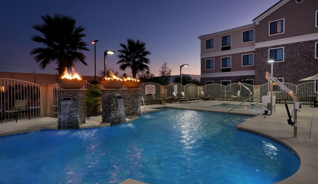 Spacious 2BR Suite w/Kitchen | Pool + Breakfast