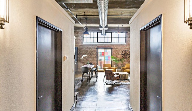 Modern Downtown Domicile