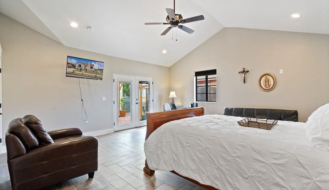 Casa De Las Tortugas-A Historic Bungalow Retreat