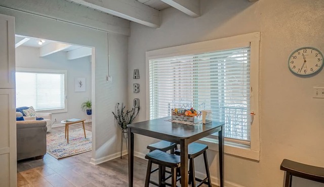 Walk to Old Town 2BR/1.5ba Professionally Cleaned