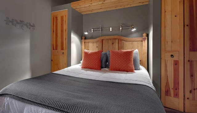 Ski/in-Ski/out Mountain Family Home Sleeps 10