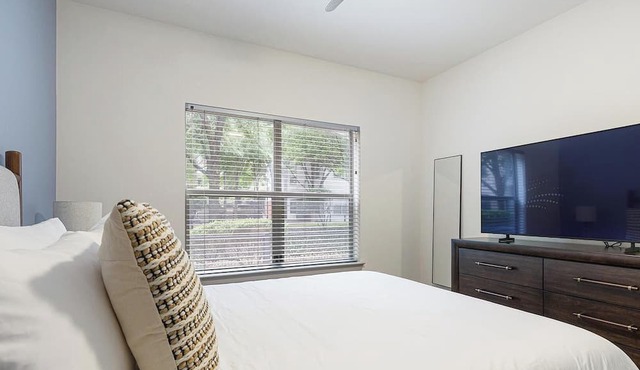 Landing | Beautiful 1BD, Gym