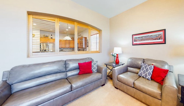 Snowbird-friendly home with fast WiFi, central AC, and private pool