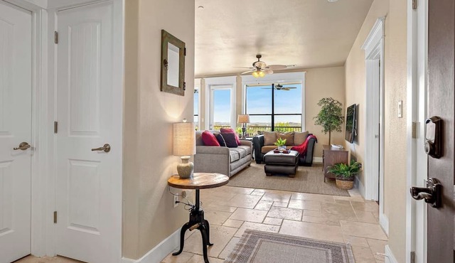 Villa in Hollows Resort - Large Balcony w/views! Pool!