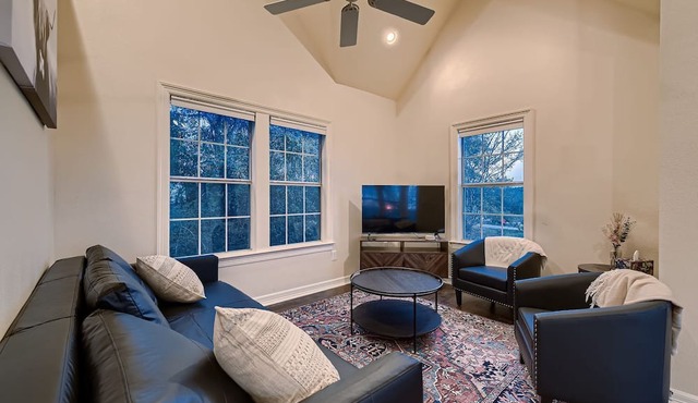 Hill Country 2BR Wellness Retreat with Pool, Sauna, & Gym in Austin
