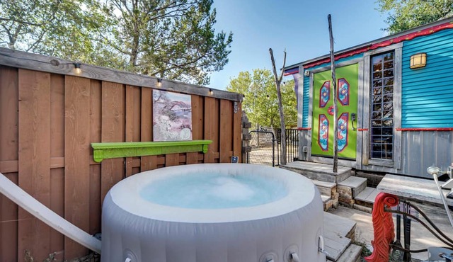 Walk to Lake Travis: Austin Tiny Home w/Hot Tub!