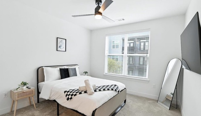 G68 2B Condo w/Pool, Gym&Golf-Sim by Traveller's Comfort in downtown Fort Worth