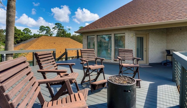 Waterfront Lake Conroe Home w/Pool Access!