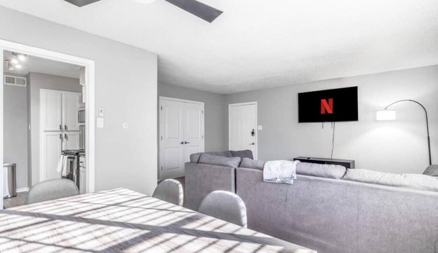 Arlington 2BR | AT&T, Globe Life, 6 Flags, Parking