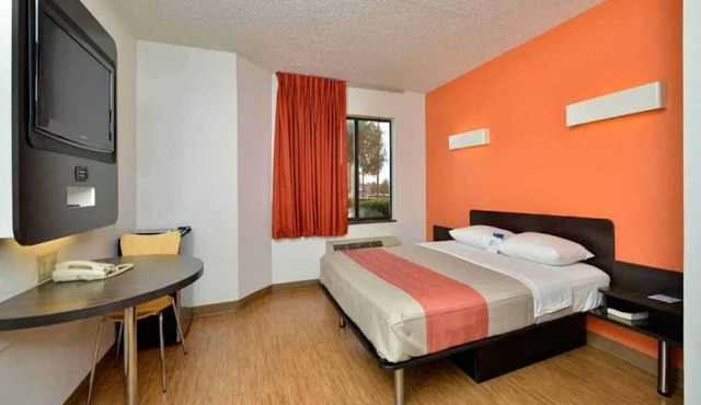 1 Queen Bed | Non-Smoking