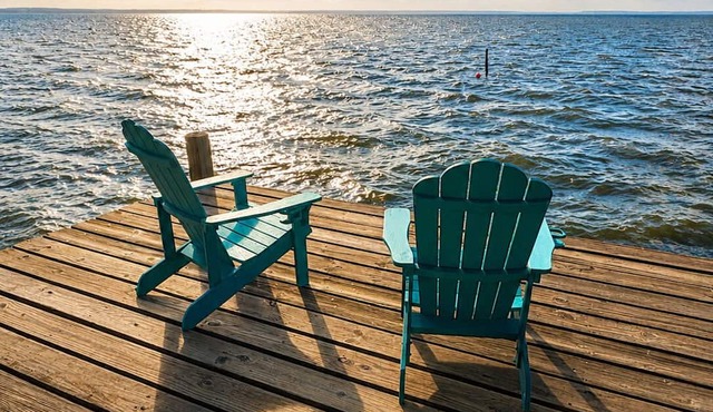 Bluewater Paradise - Luxury Lakefront Retreat with Open-Water Views