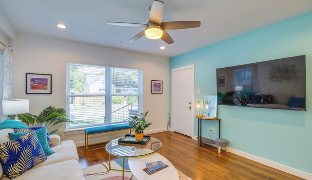 Central Houston Apartment w/Furnished Patio!