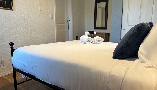 1 Bedroom apartment w/Balcony